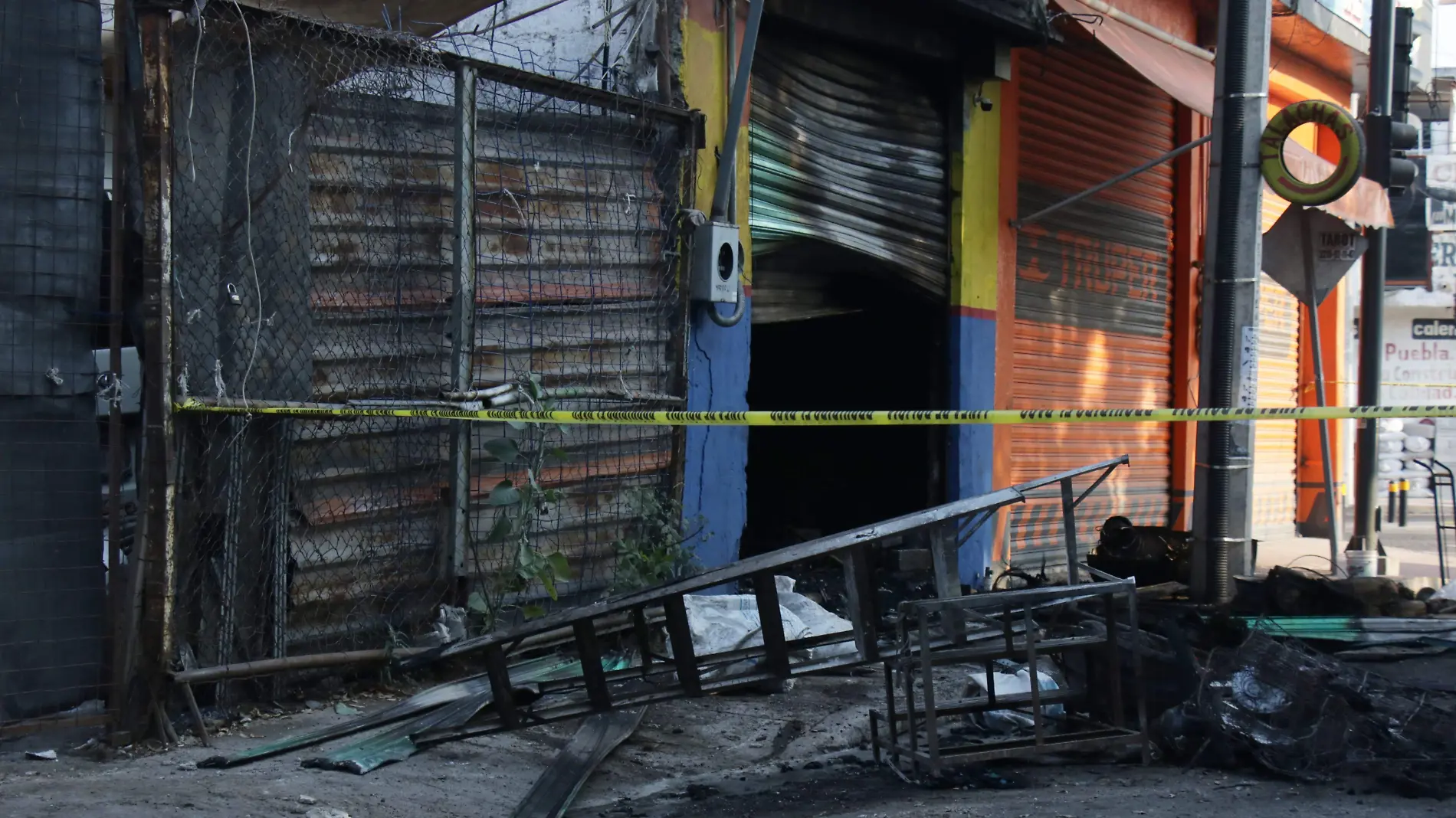 Talachero muere intoxicado durante incendio